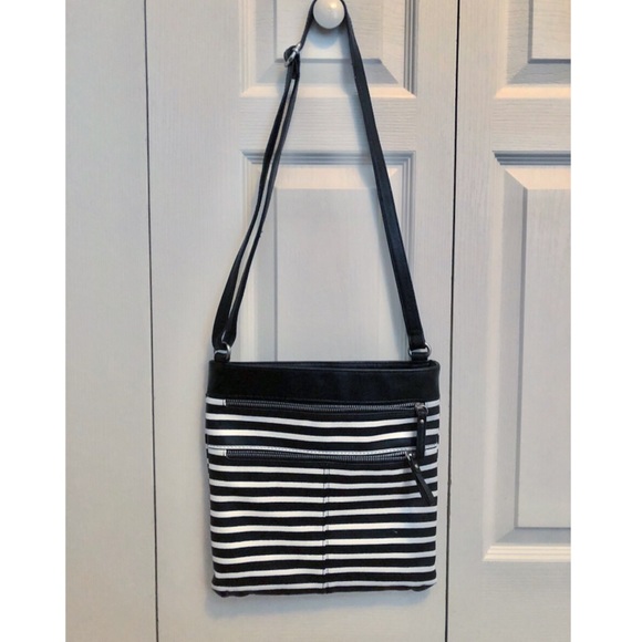 ⭐️Classy Designer B&W Purse - Picture 3 of 3